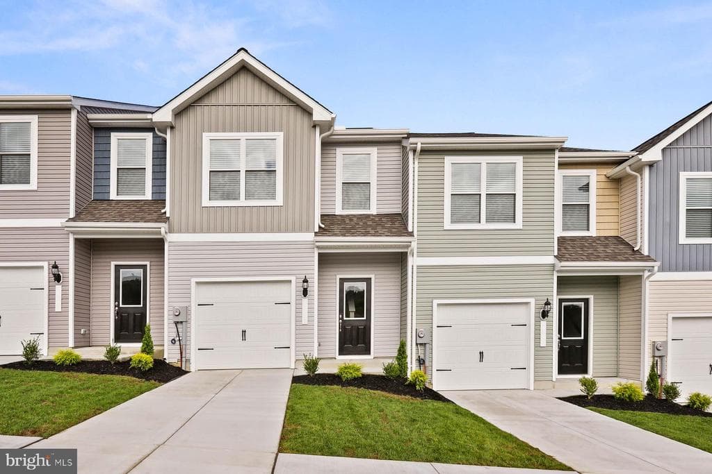 40 Cranston Court photo 1
