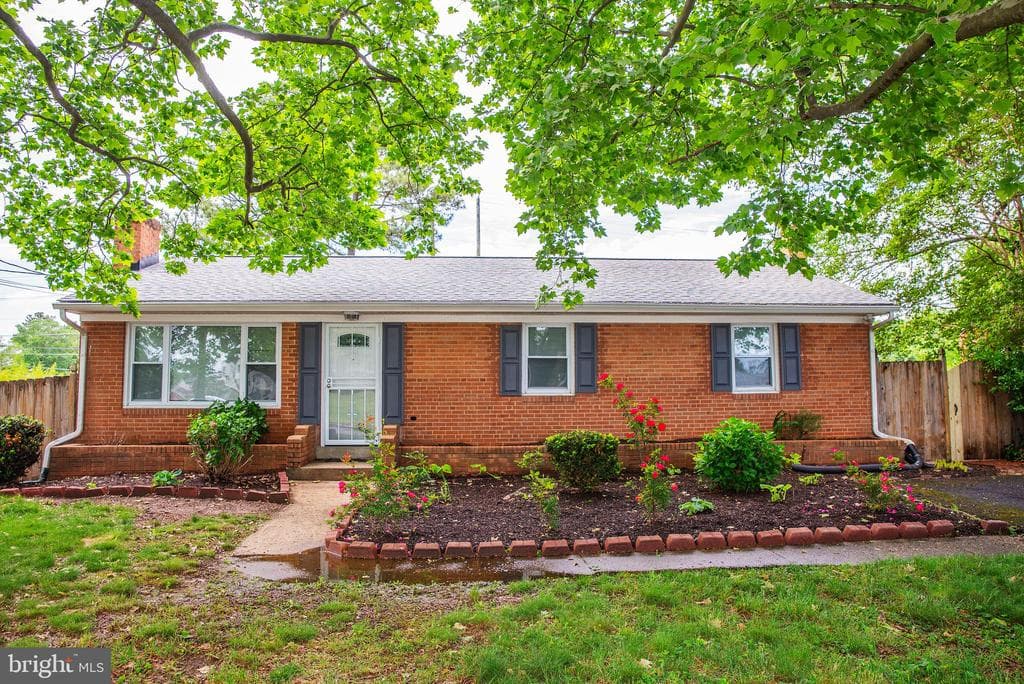 948 White Oak Drive photo 1