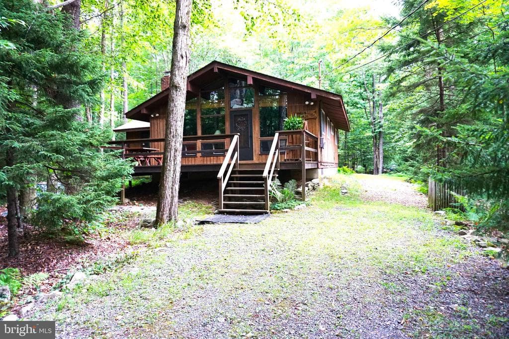1685 Lake Lane photo 1