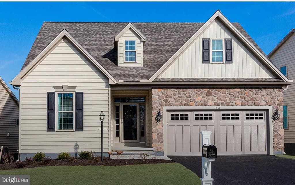 637 Greenbriar Path photo 1