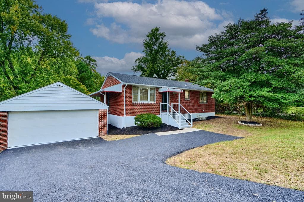 4240 Silver Spring Road photo 1
