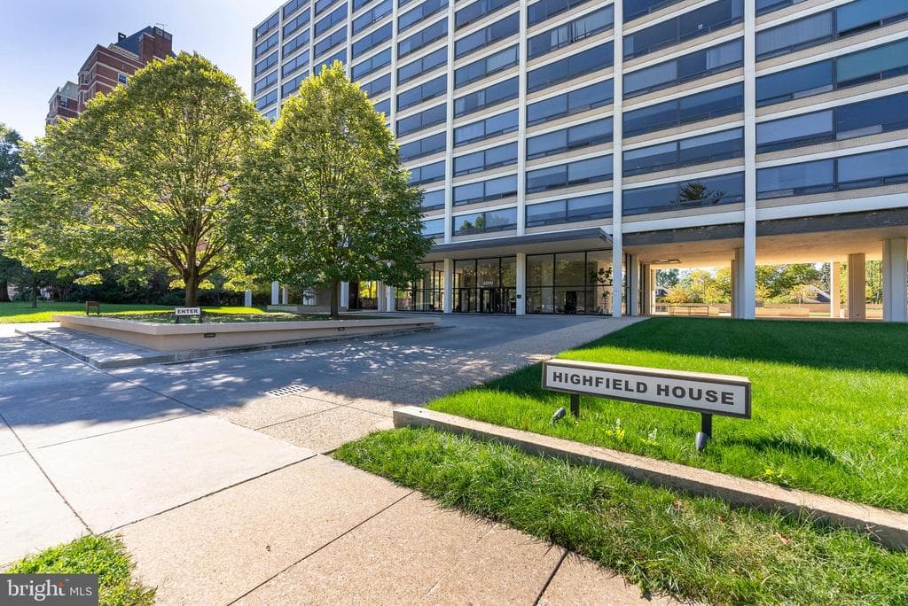 4000 N Charles Street #1005 photo 1