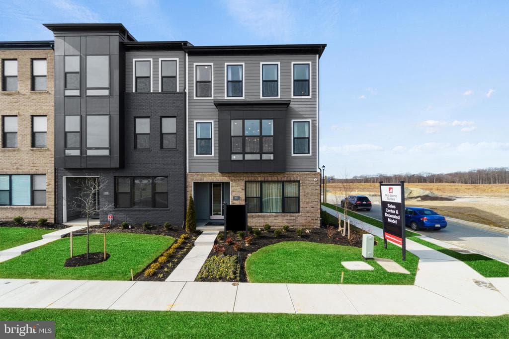 201 Summit Point Boulevard photo 1