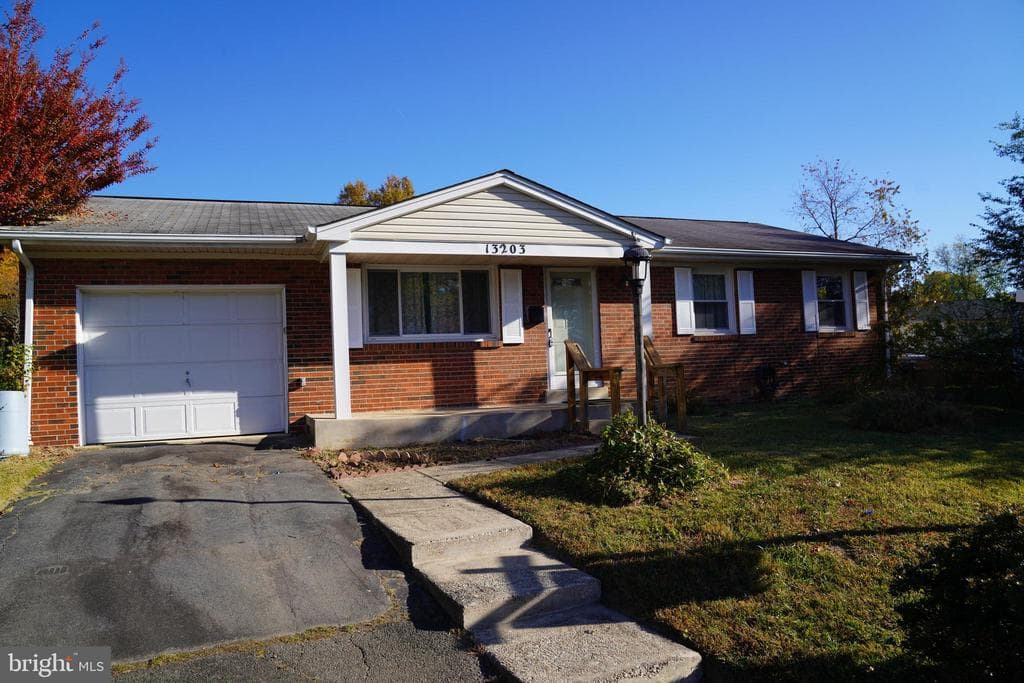13203 Hampshire Court photo 1