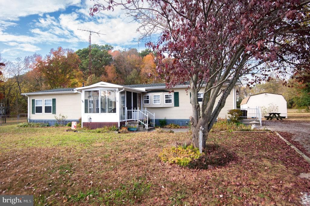 5923 Heritage Road photo 1
