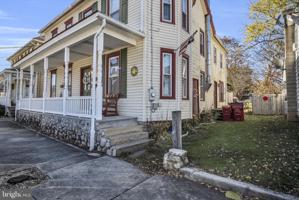 319 Chestnut Street photo 1
