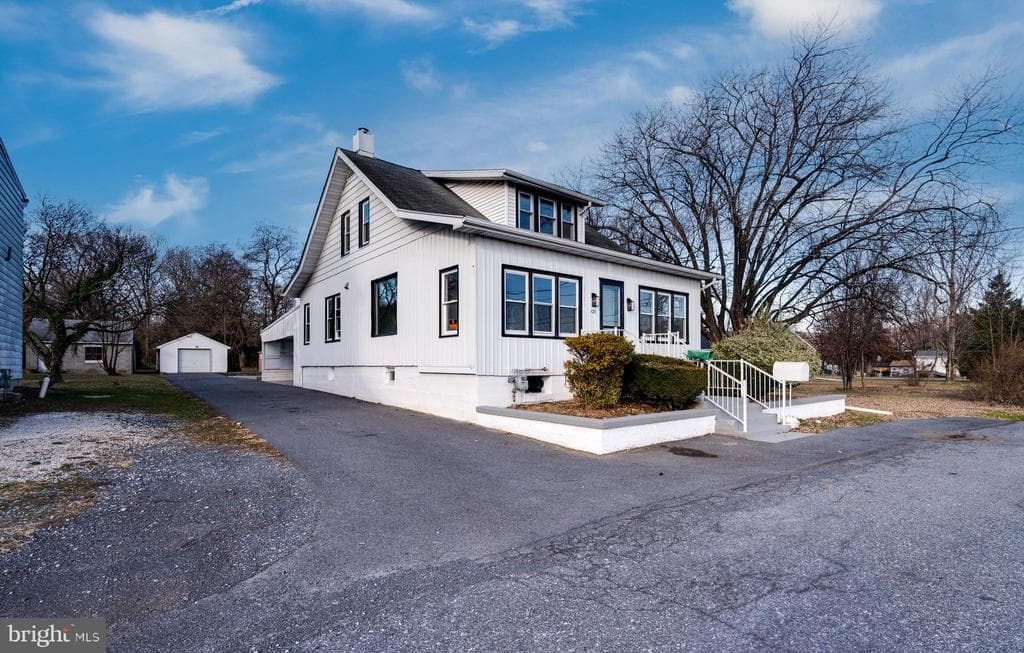123 Diamond Drive photo 1