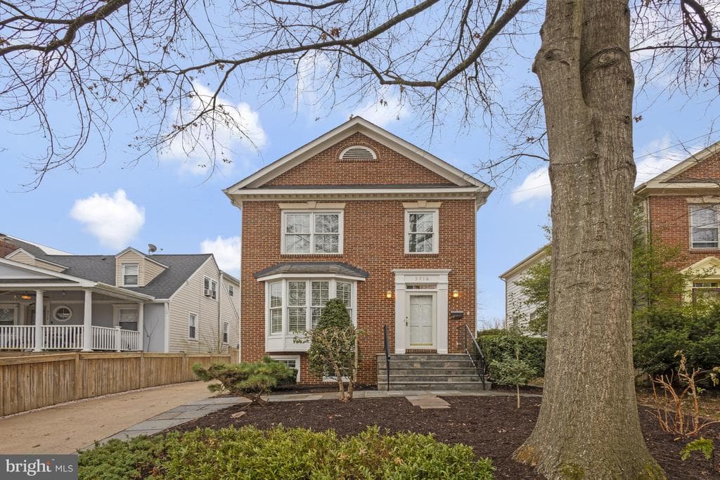 5716 7th Street N photo 1