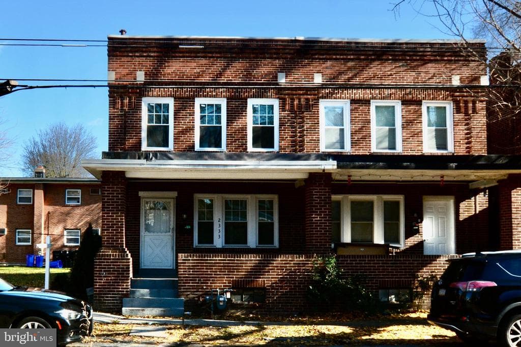 2333 Penn Street photo 1