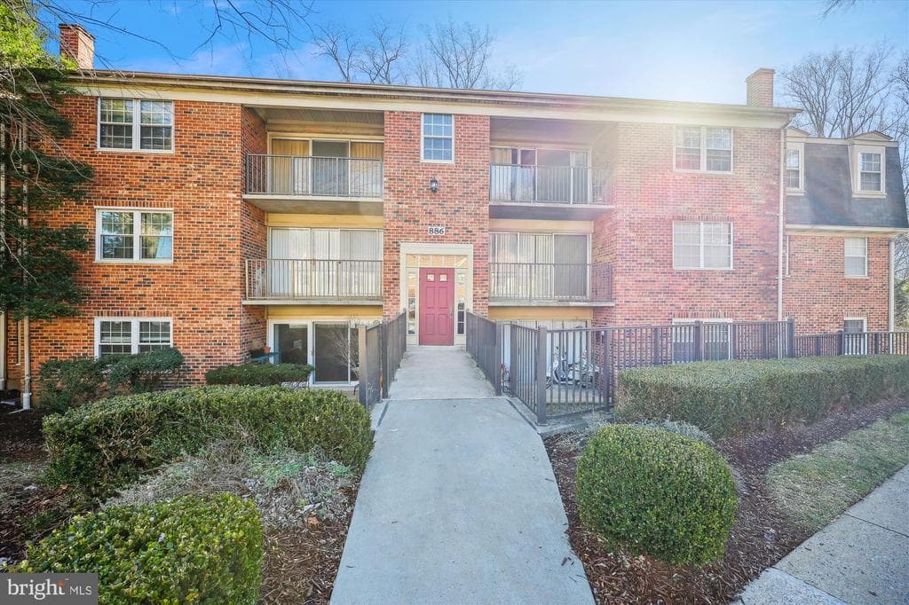 886 College Parkway #203 photo 1