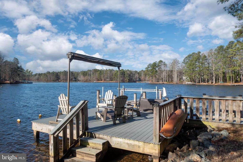524 Lake Caroline Drive photo 1