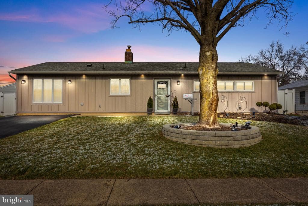 65 Chestnut Lane photo 1