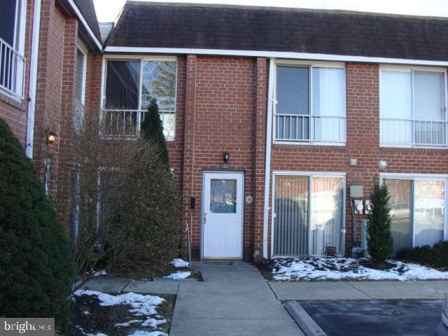 206 Saratoga Court photo 1