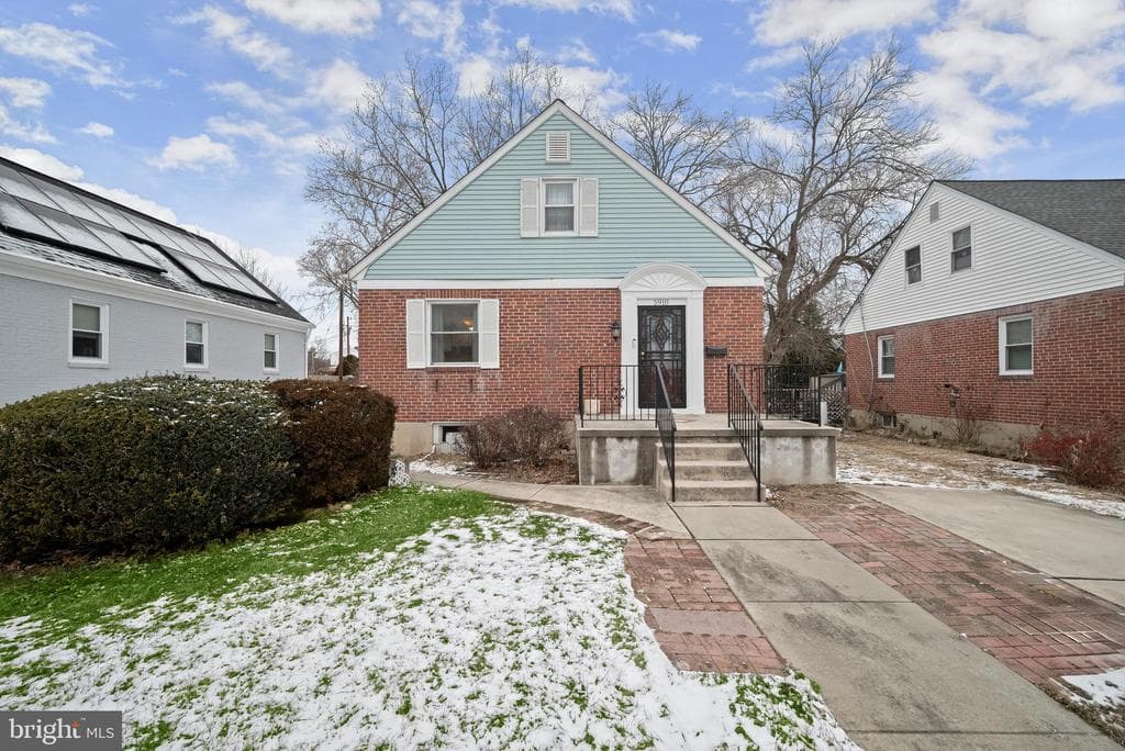 5910 Winthrope Avenue photo 1