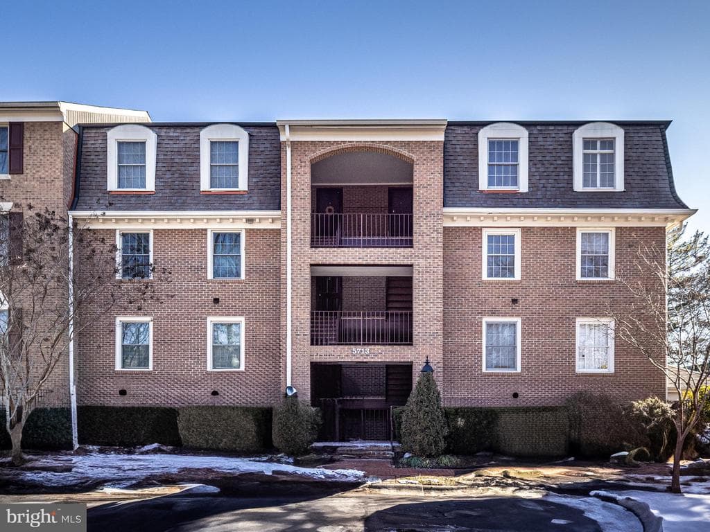 5713 Brewer House Circle #201 photo 1