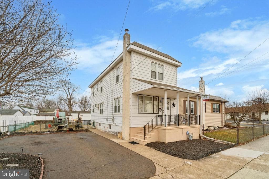 1257 Radcliffe Street photo 1