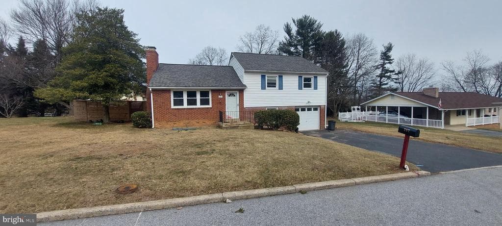 207 Oak Street photo 1