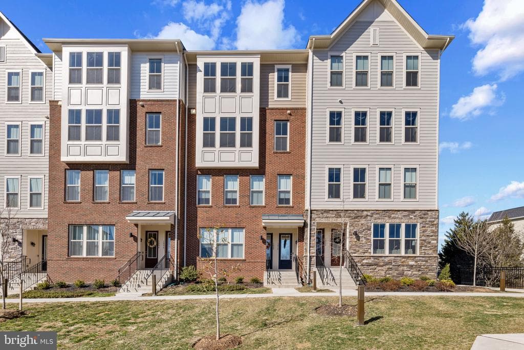 1010 Galena Terrace NE photo 1