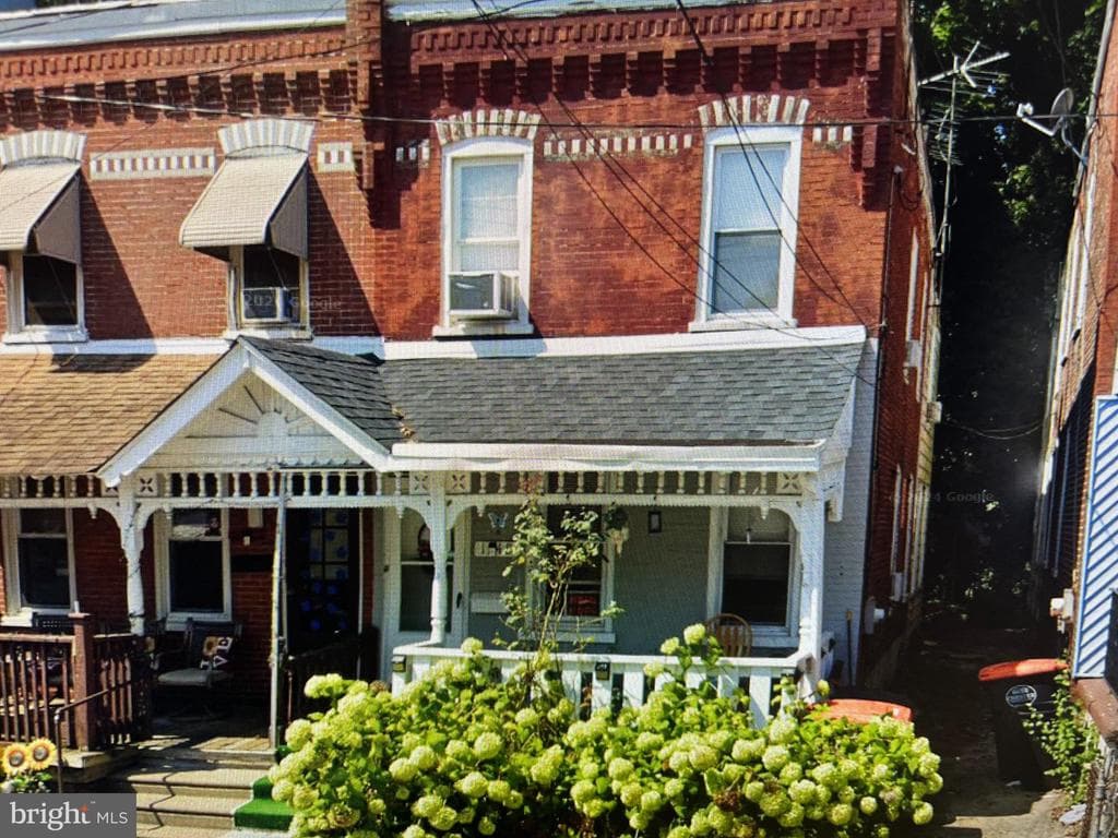 1148 Walnut Street photo 1