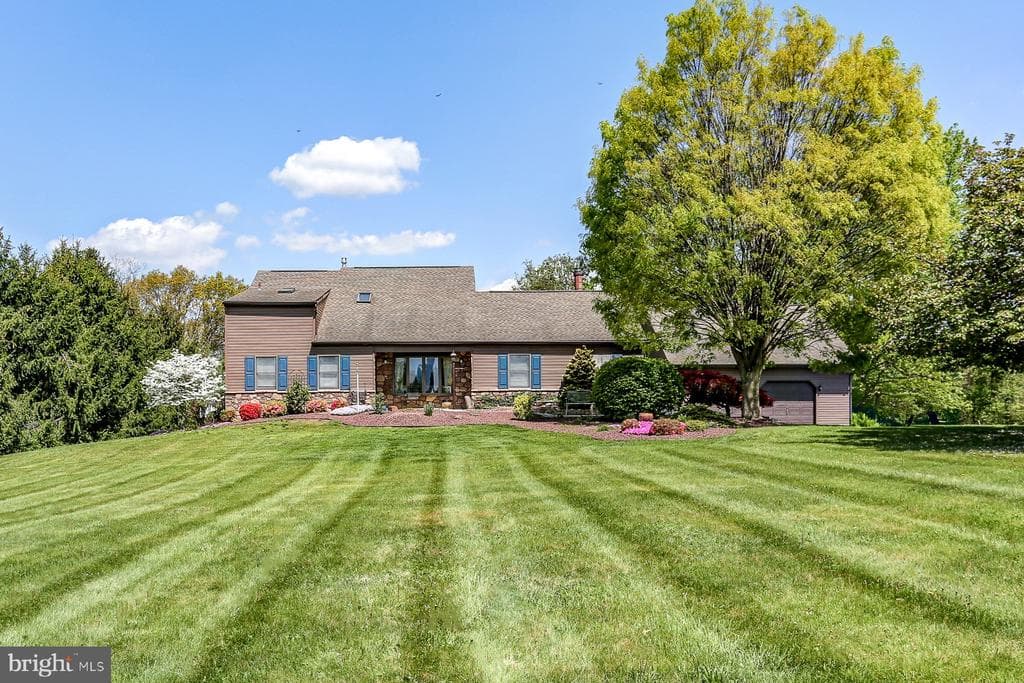 1816 Hunter Drive photo 1