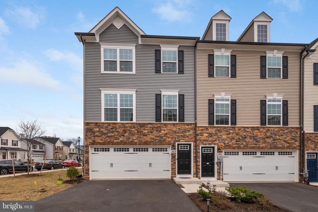 262 Stallion Street photo 1