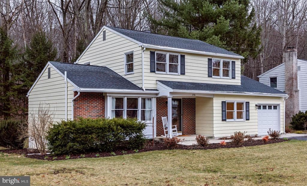 376 Douglas Drive photo 1