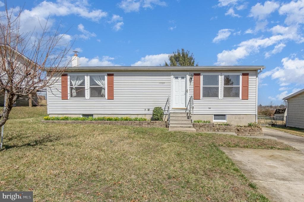 1920 Southridge Drive photo 1