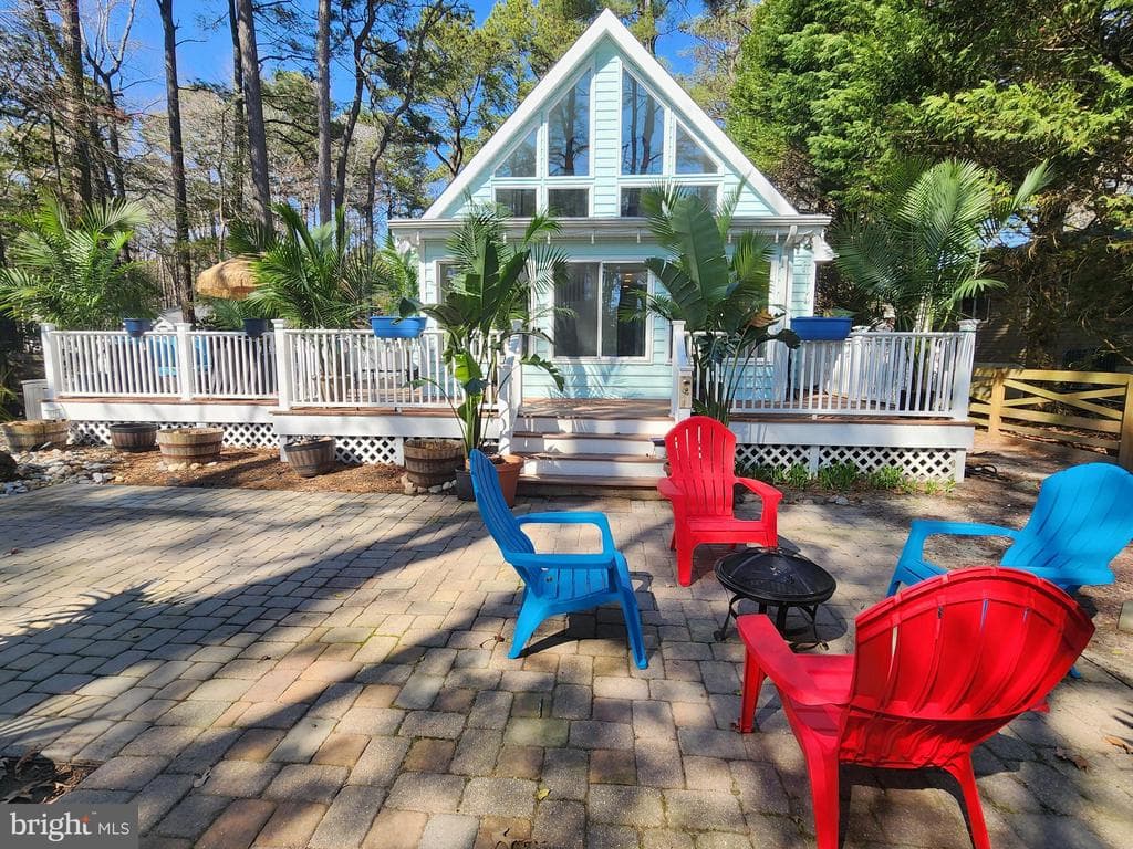 72 Newport Drive photo 1