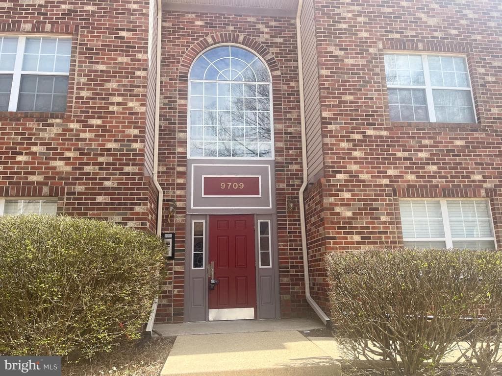 9709 Lake Pointe Court #304 photo 1