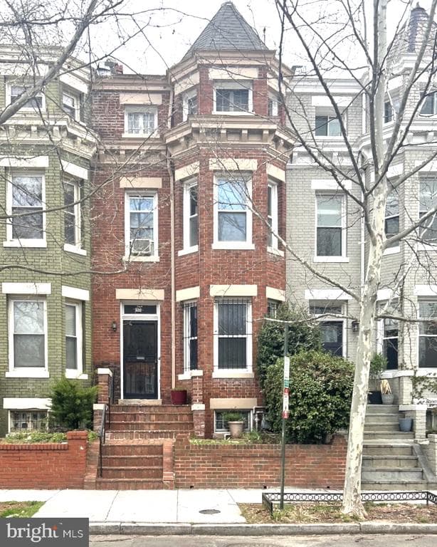 157 Randolph Place NW photo 1