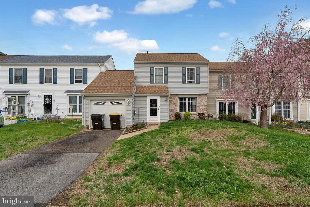 3124 Victoria Court photo 1
