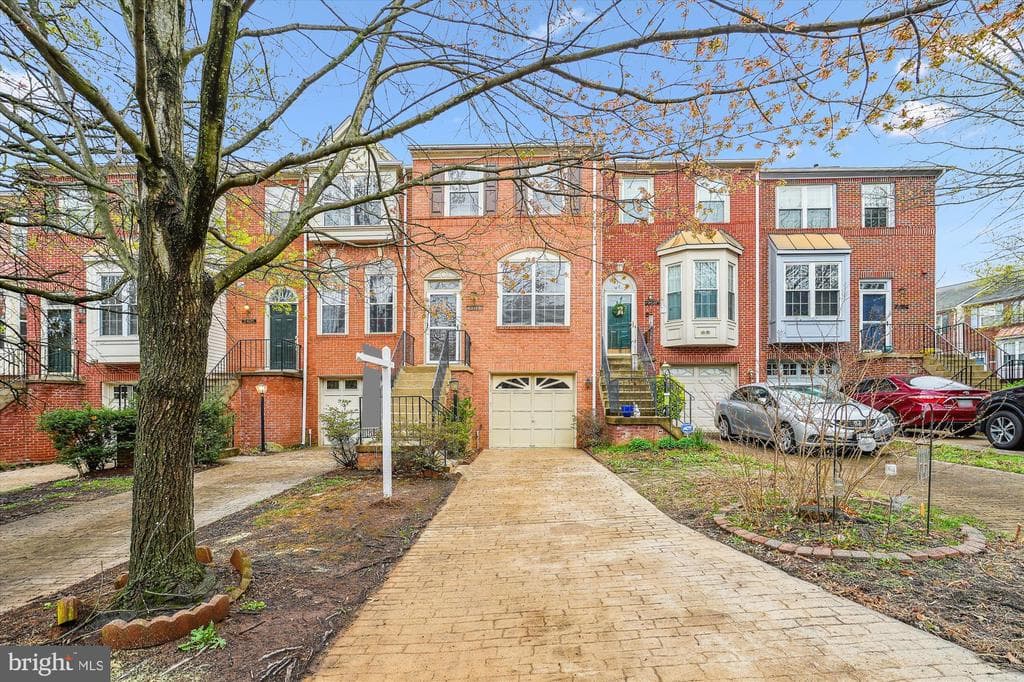 2406 Simpkins Farm Drive photo 1