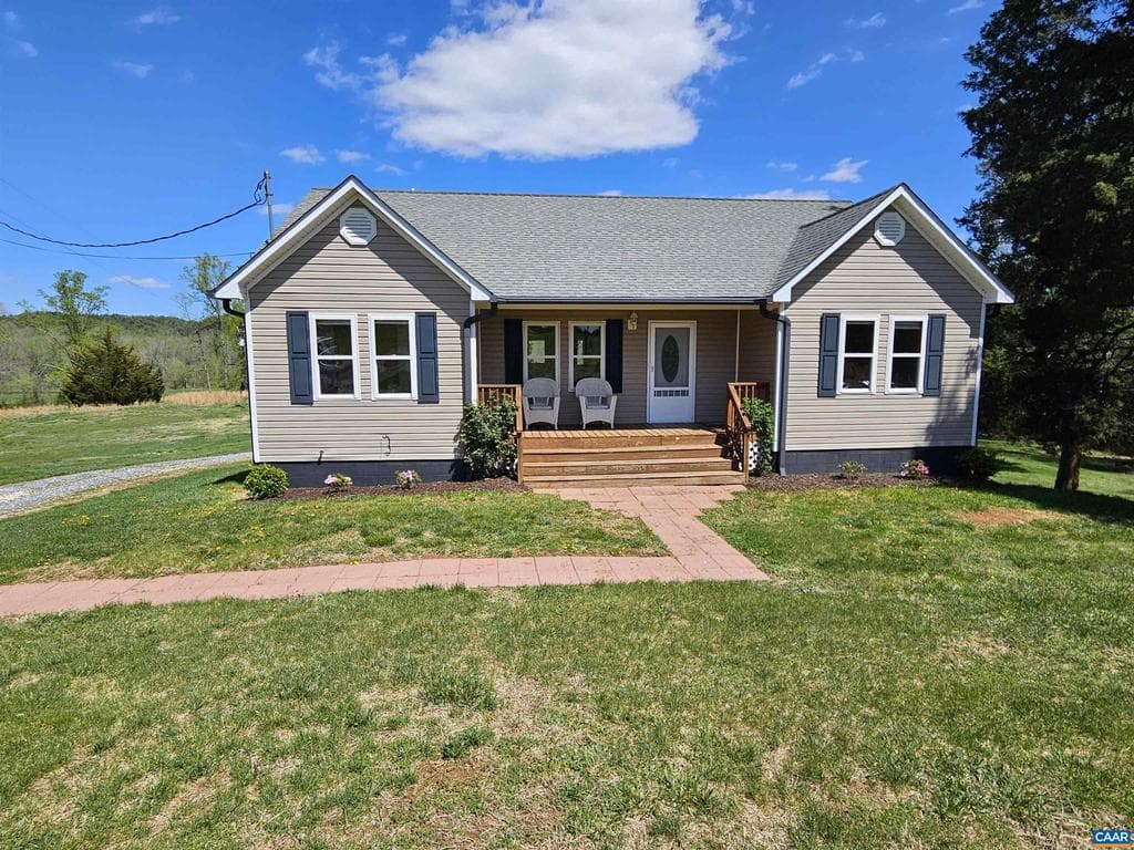 291 Riverview Dr photo 1