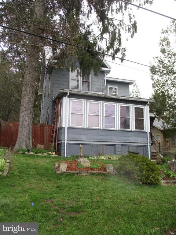 112 E Pennington Street photo 1