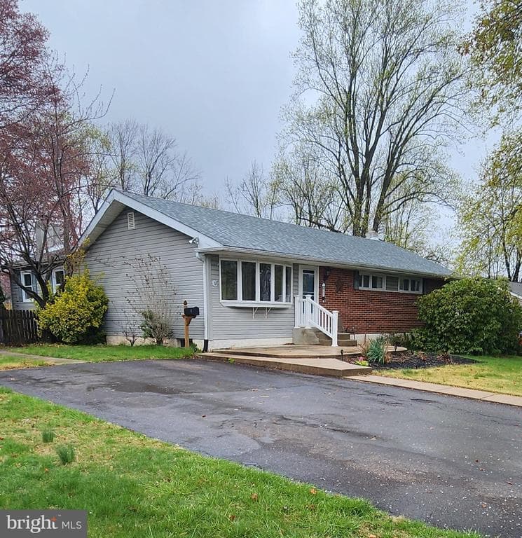 82 Acorn Drive photo 1