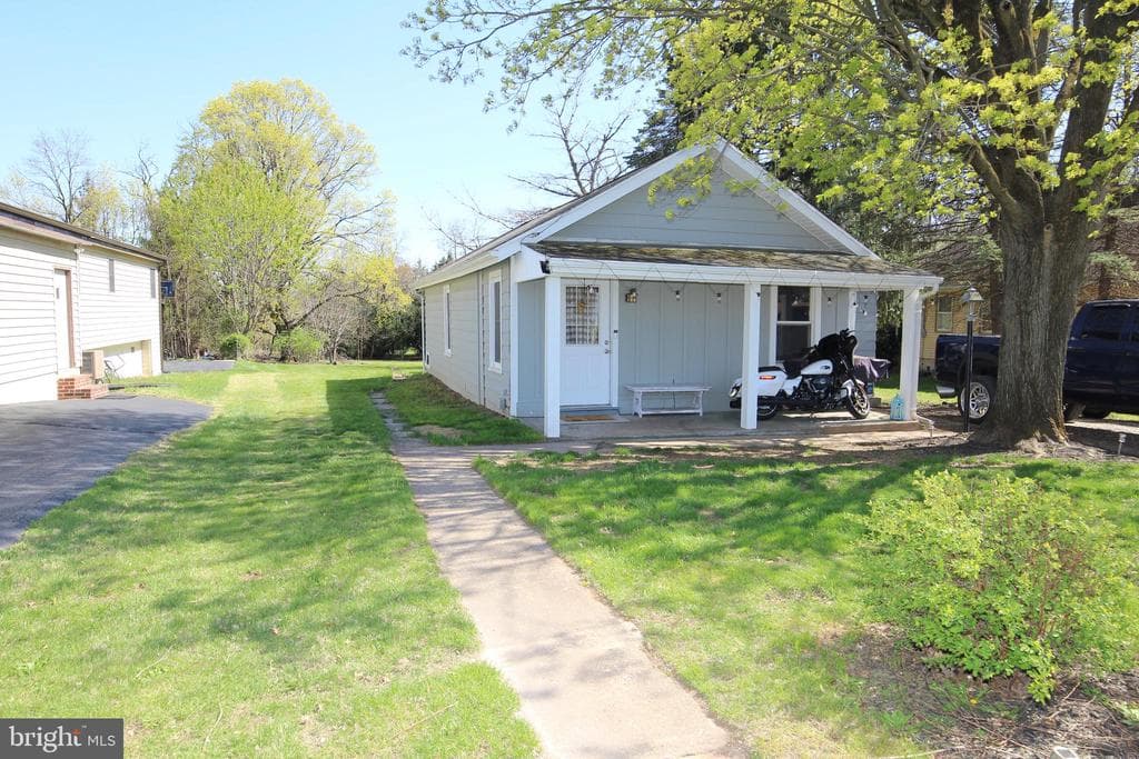 2228 Locust Lane photo 1