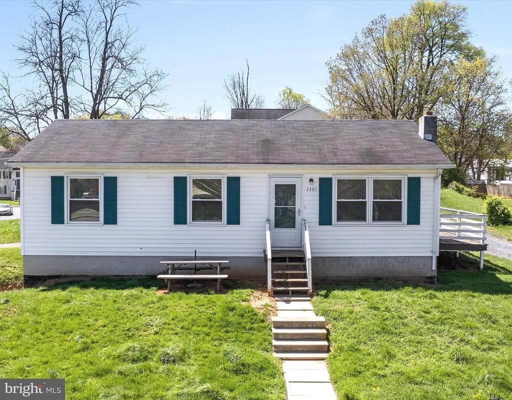 2301 Tower Avenue photo 1