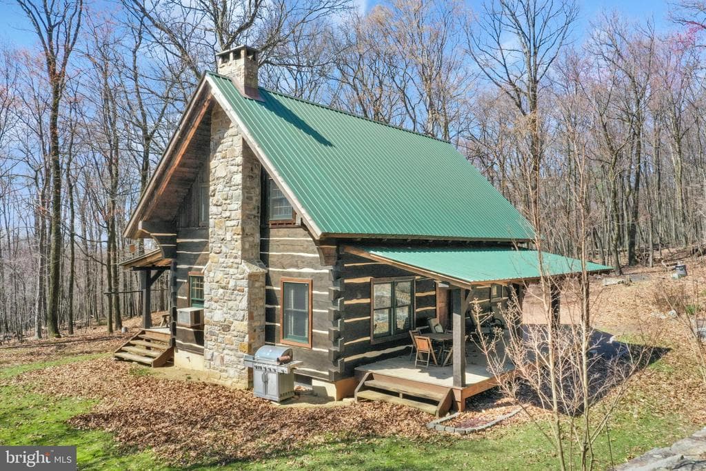 489 Airport Road photo 1