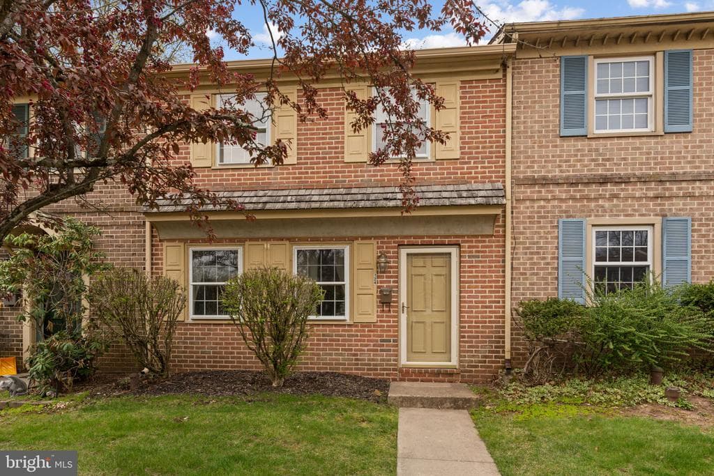 124 Stonegate photo 1