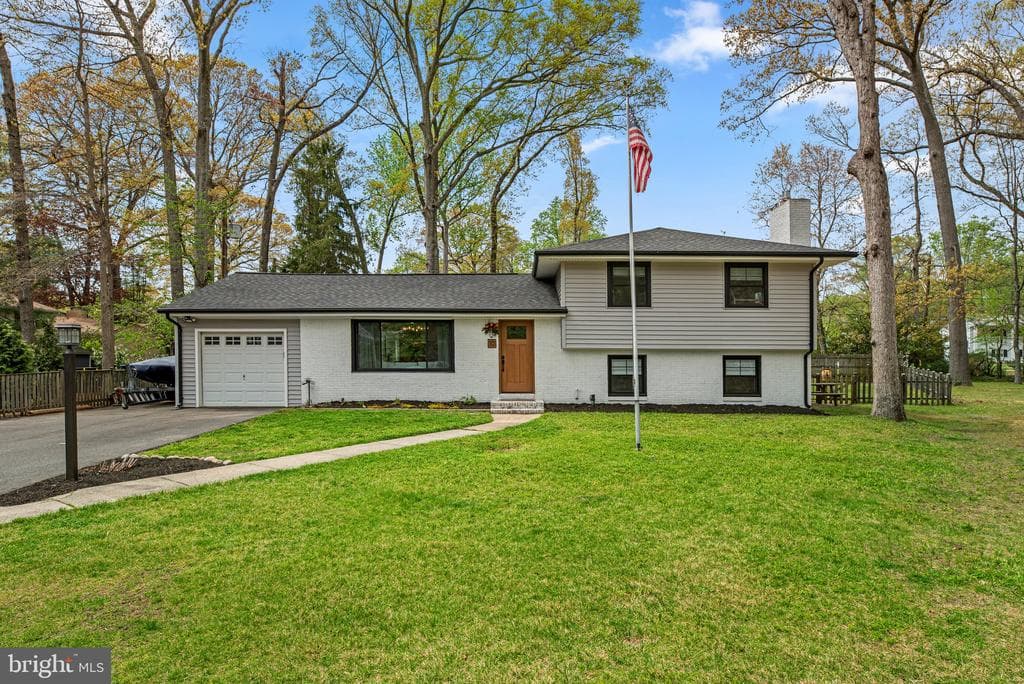 10 Emerson Court photo 1