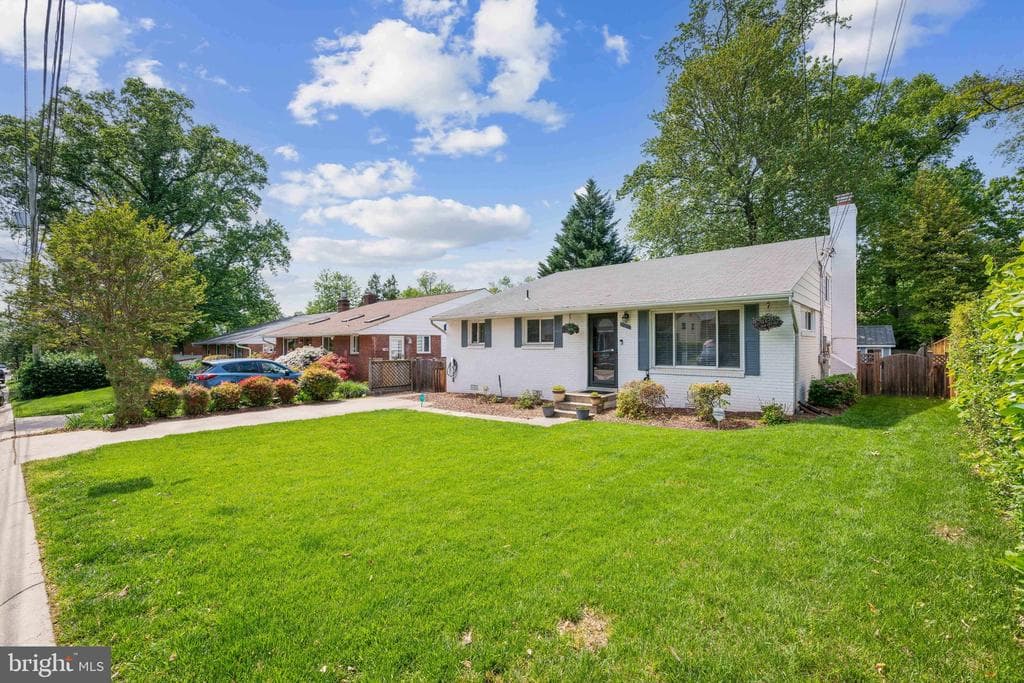 10108 Kinross Avenue photo 1
