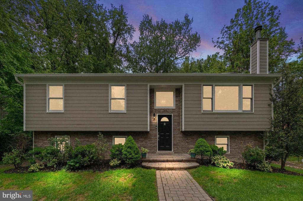 10133 Pine Street photo 1