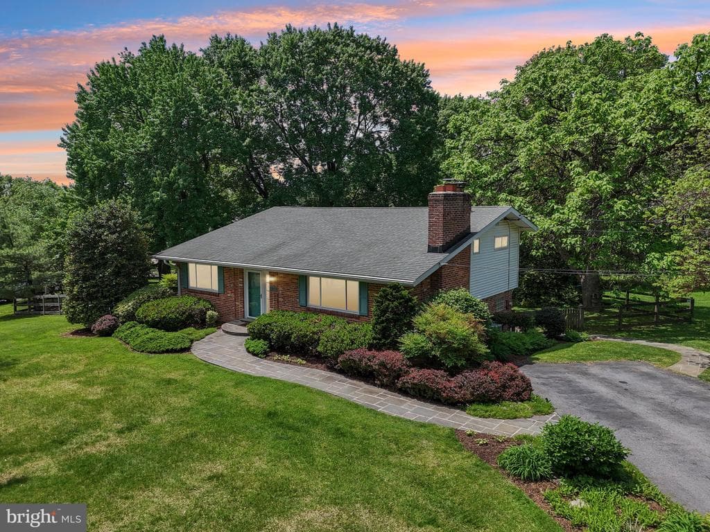 3217 Wood Avenue photo 1