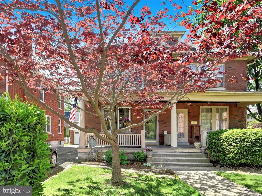 826 Pleasure Road photo 1