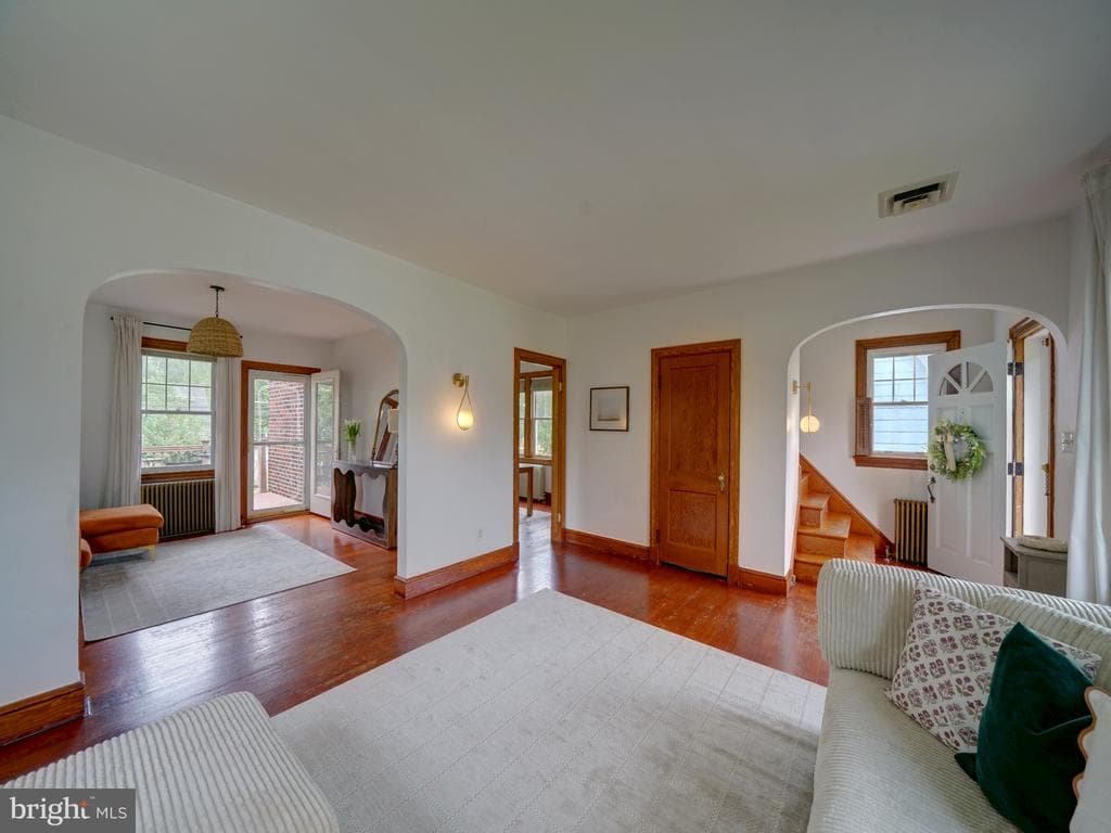 1207 Leeds Terrace photo 1