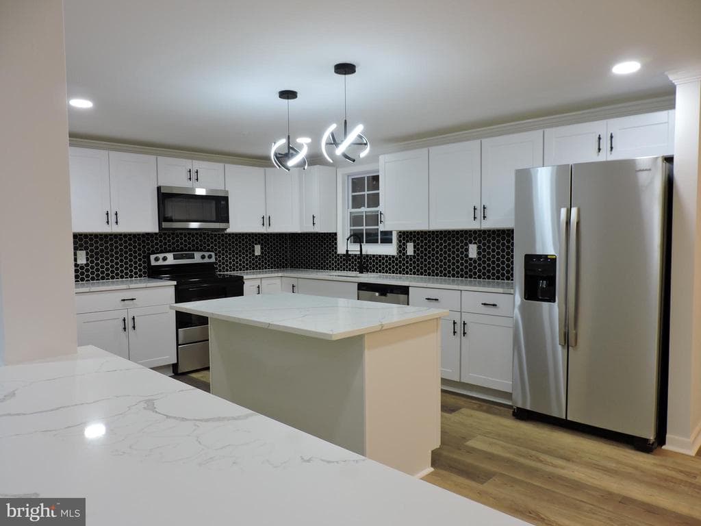 4100 Springsleigh Road photo 1