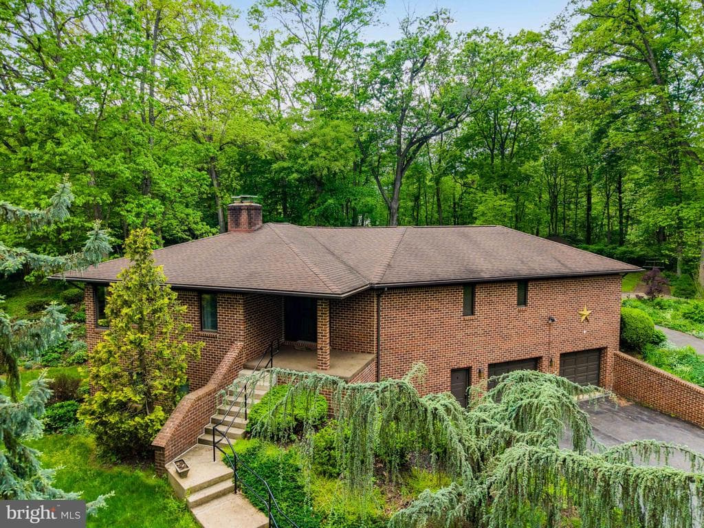 399 Barnstable Road photo 1