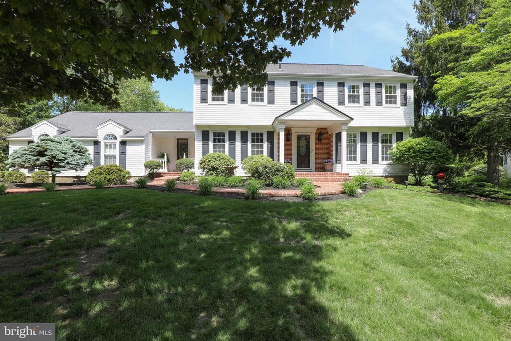 8 Tiffany Drive photo 1