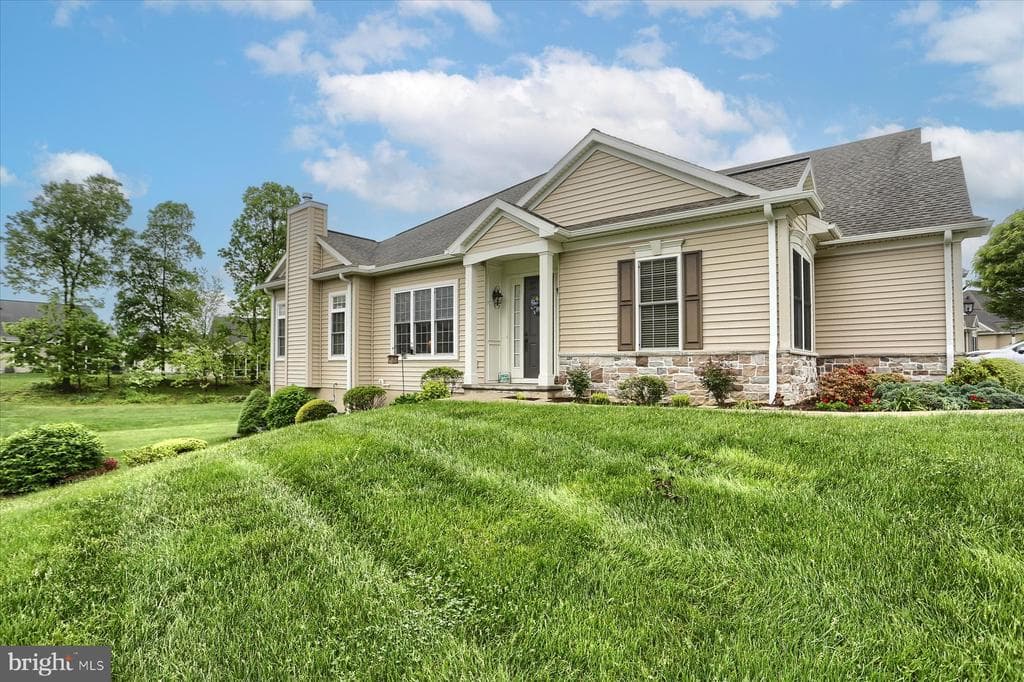 409 Carmella Drive photo 1