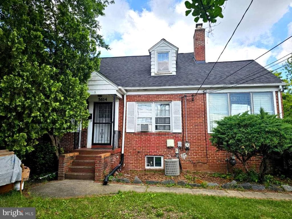 5614 54th Avenue photo 1